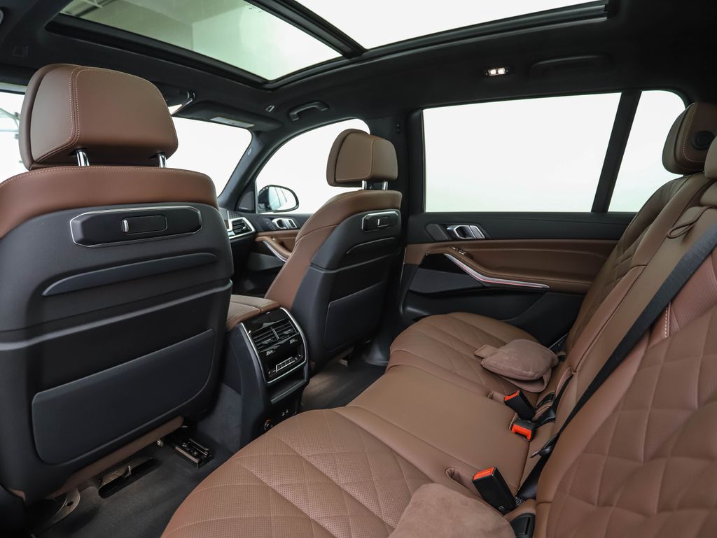 Thumbnail: 2023 BMW X7 - 21