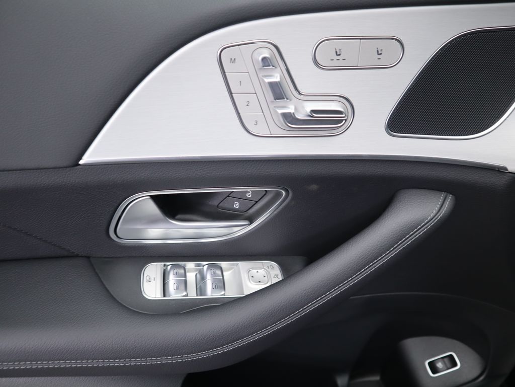 Thumbnail: 2025 Mercedes-Benz GLE - 25