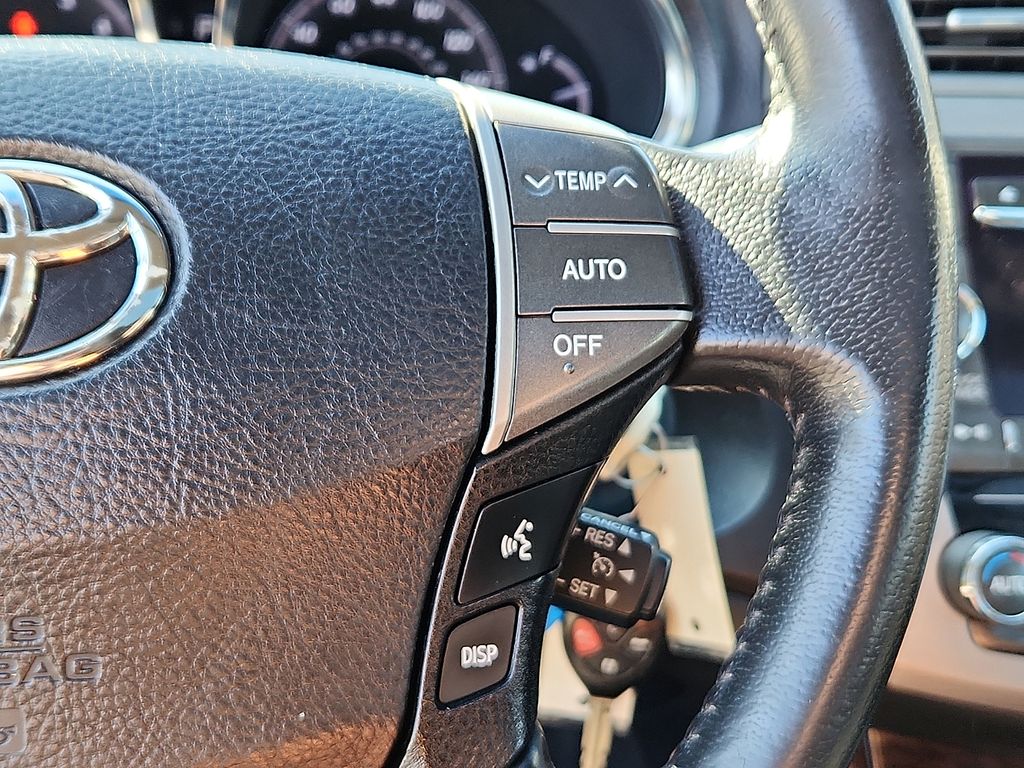 Thumbnail: 2012 Toyota Avalon - 22