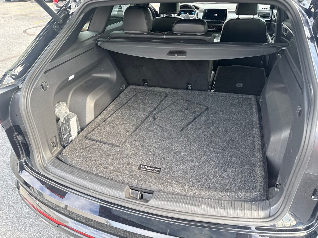 2024 Volkswagen Atlas Cross Sport 2.0T SE Black at Subaru and VW of Moon Township