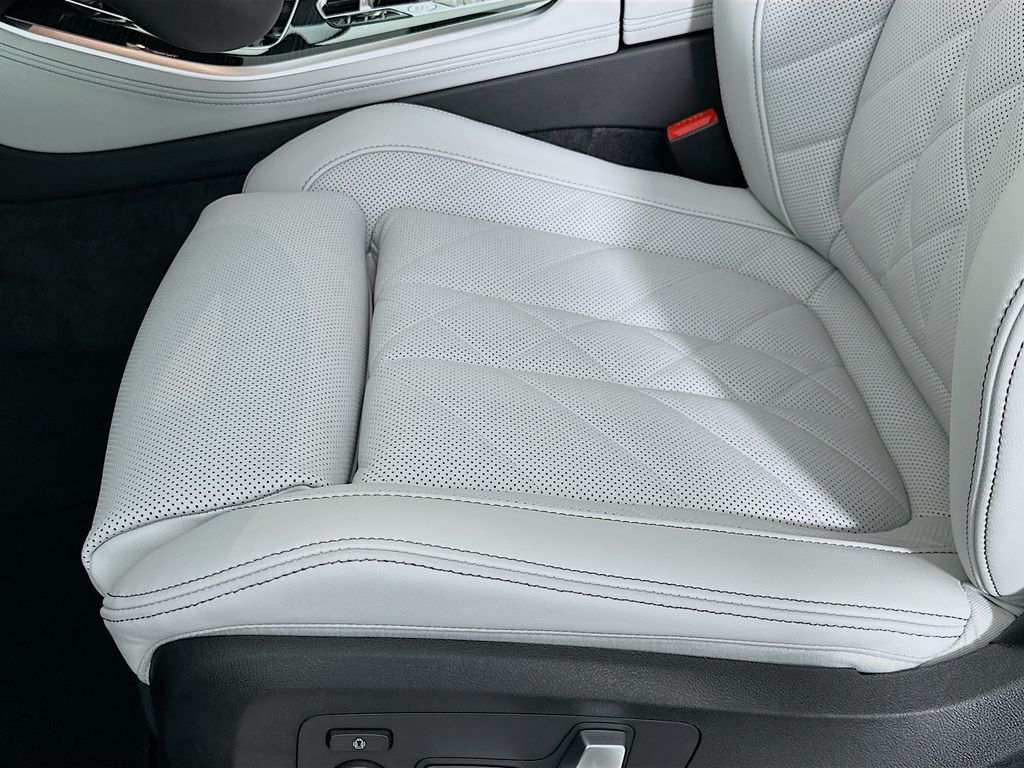 Thumbnail: 2026 BMW X5 - 21