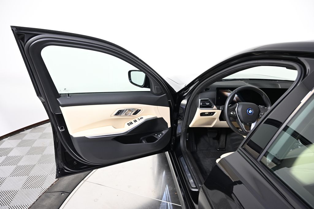 Thumbnail: 2023 BMW 3 Series - 22