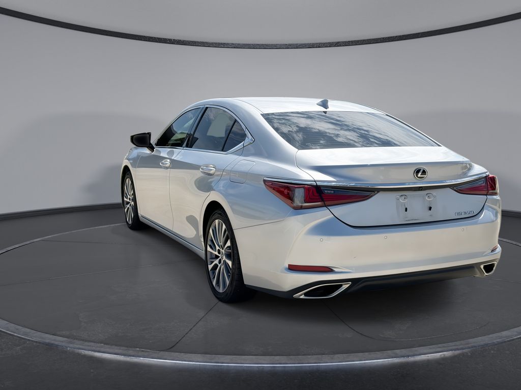 Thumbnail: 2020 Lexus ES - 10