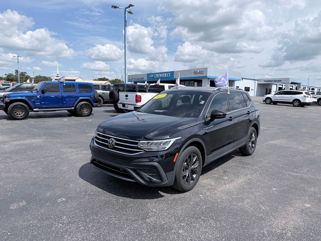 Deep Black 2022 Volkswagen Tiguan SE FWD SUV / Crossover Front-Wheel Drive 8-Speed Automatic