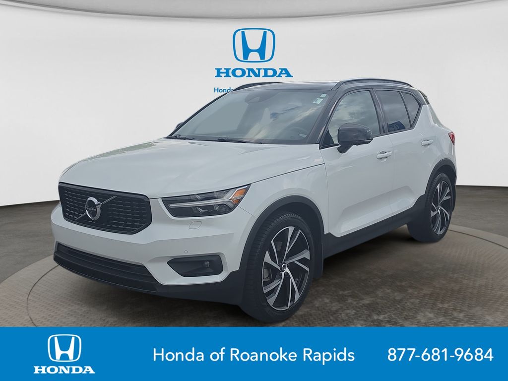 Crystal White 2020 Volvo XC40 SUV / Crossover Front-Wheel Drive Automatic