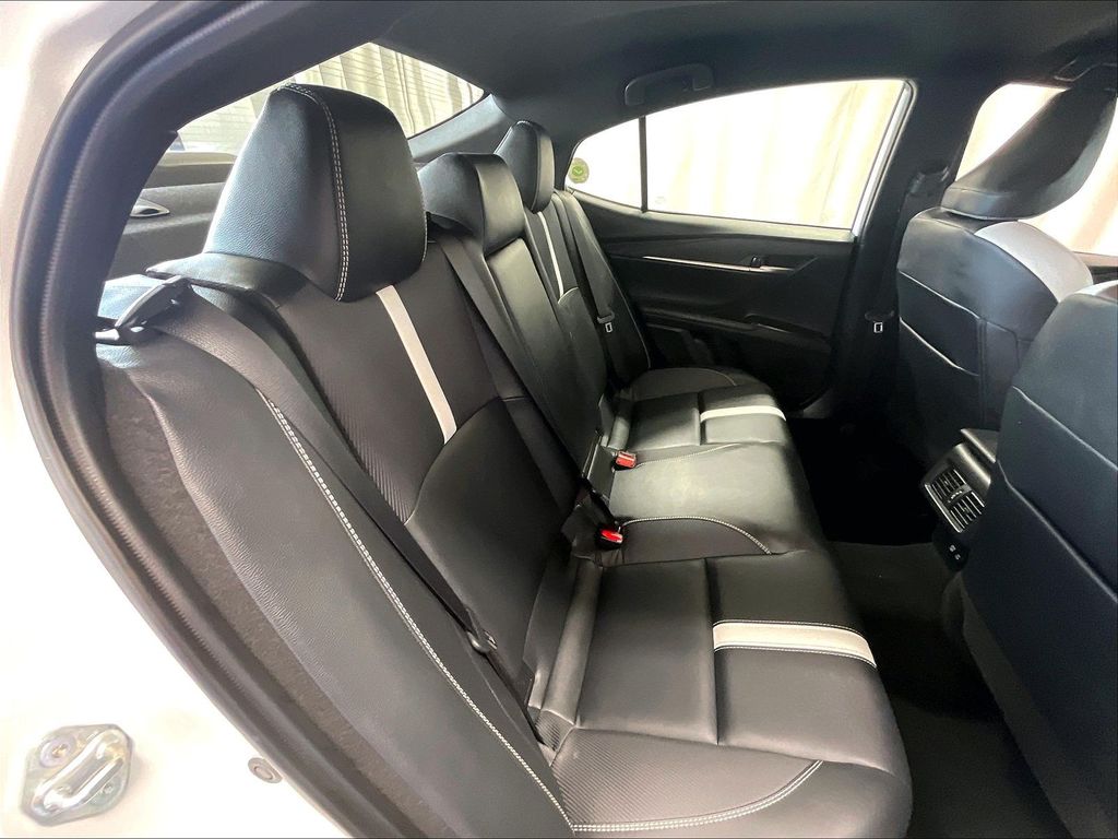 2025 Toyota Camry — photo 16