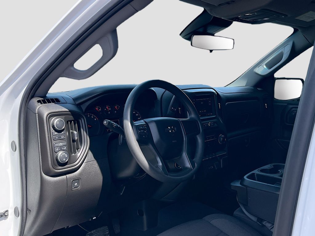 Used 2025 White Chevrolet Custom image 9
