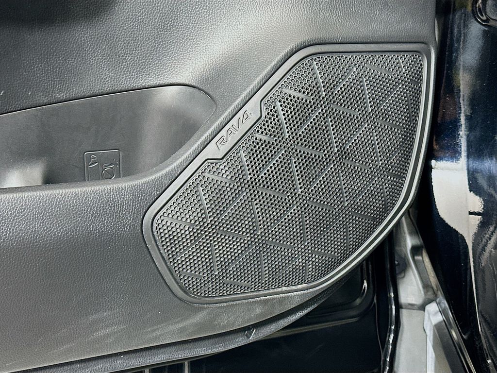 Thumbnail: 2022 Toyota RAV4 - 18