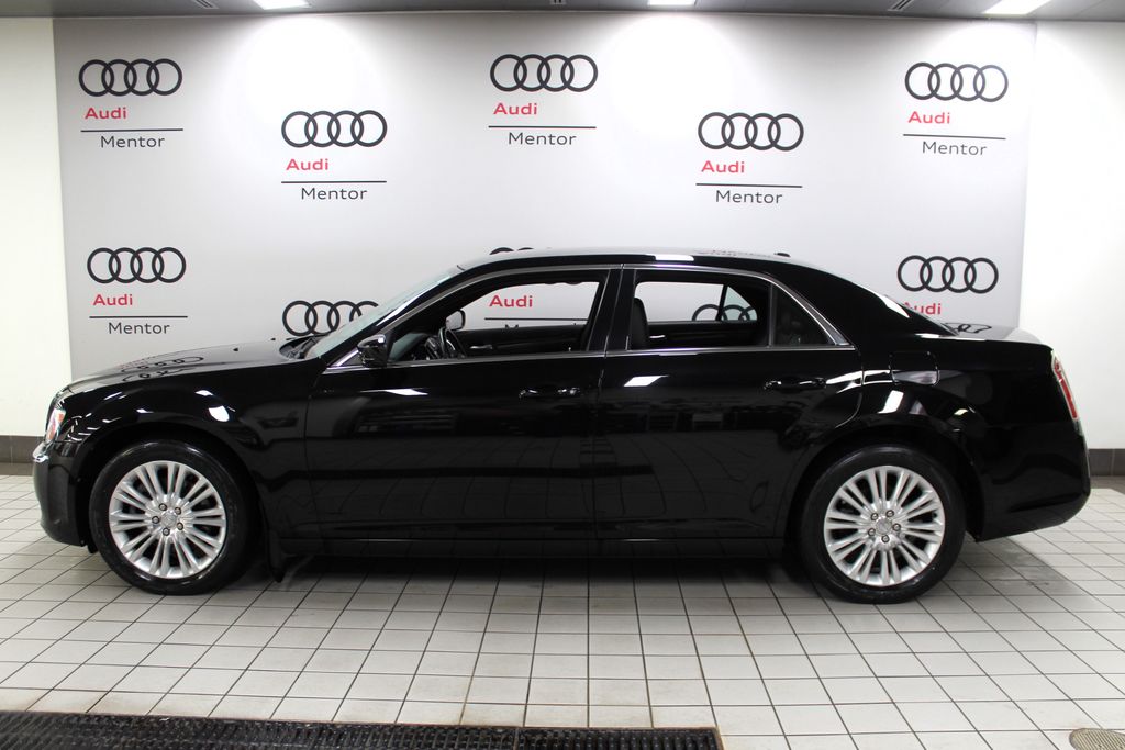 Thumbnail: 2013 Chrysler 300 - 3