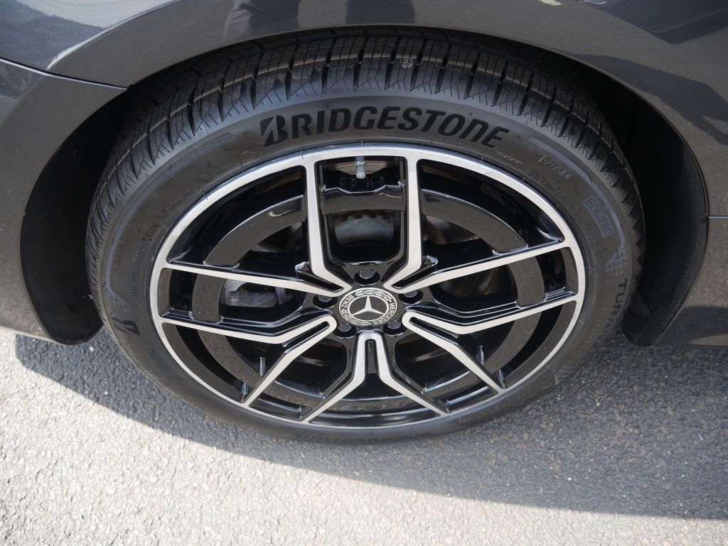 Thumbnail: 2022 Mercedes-Benz E-Class - 14