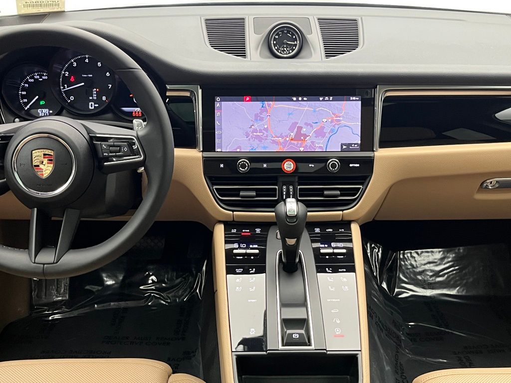 Thumbnail: 2025 Porsche Macan - 29