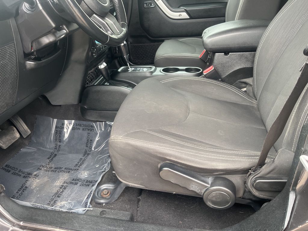 Used 2018  Jeep Unlimited Sahara image 24