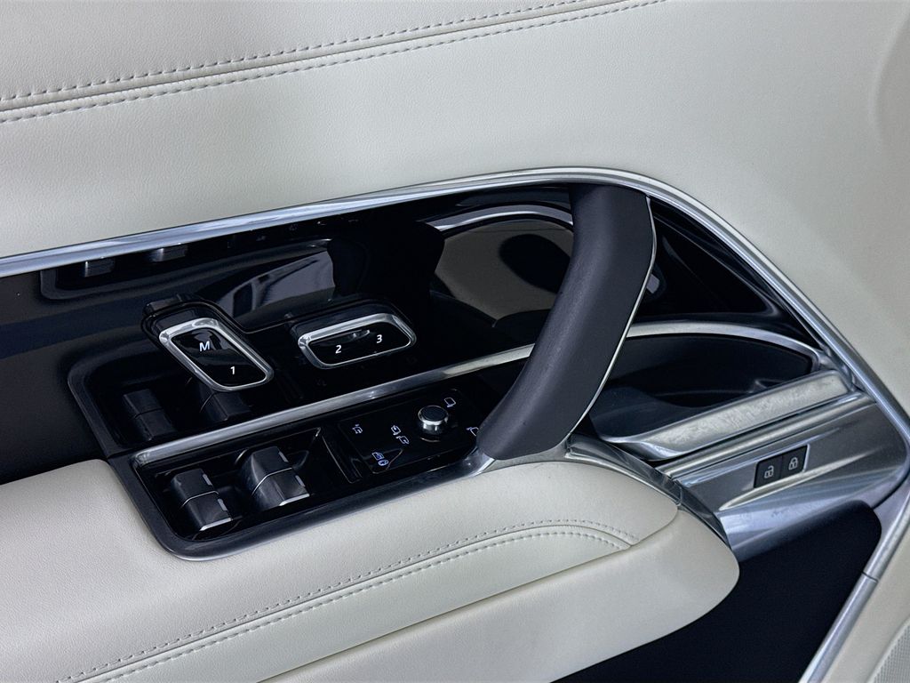 Thumbnail: 2026 Land Rover Range Rover - 25