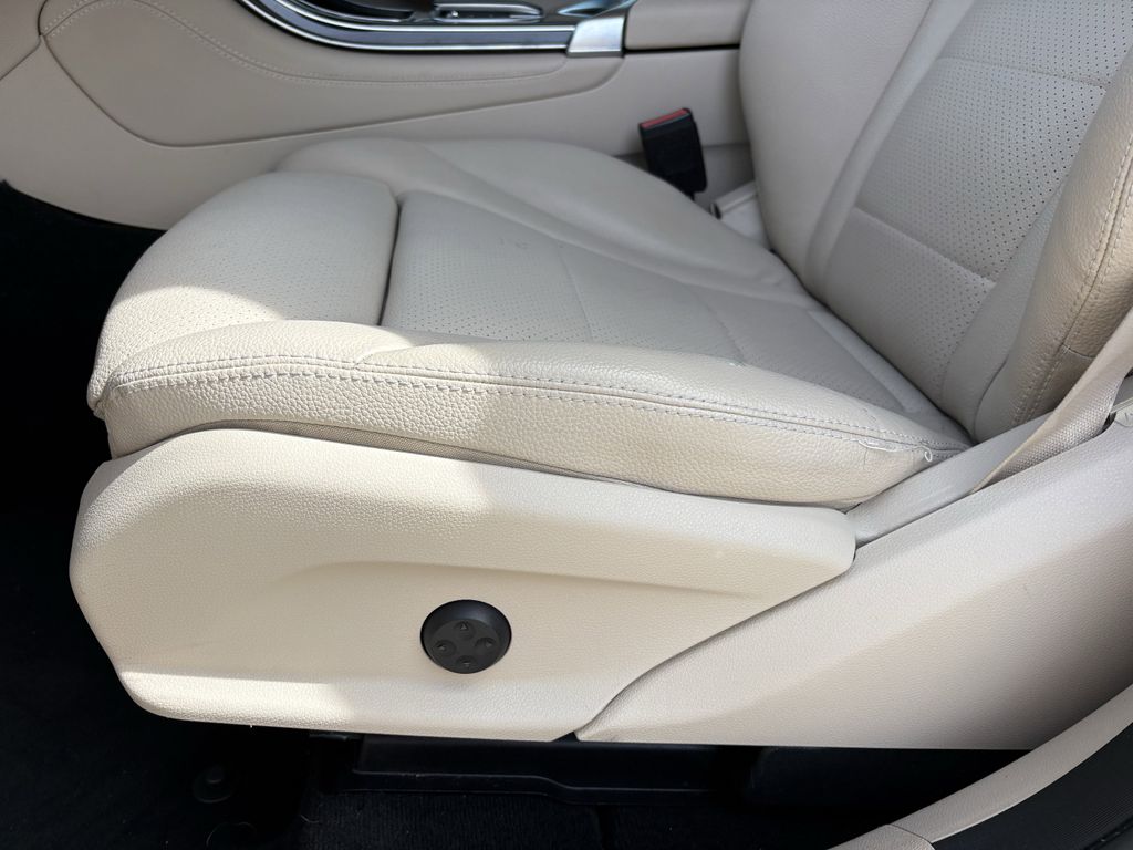 Used 2020 Silver Mercedes-Benz GLC 300 image 13