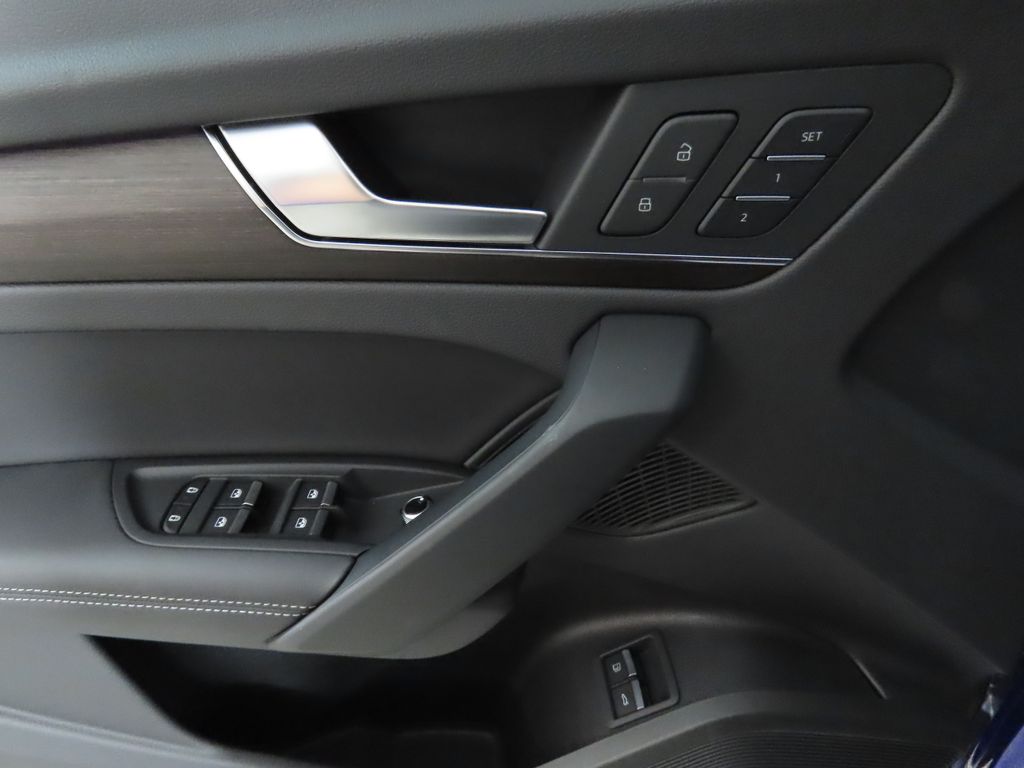 Thumbnail: 2025 Audi Q5 - 25