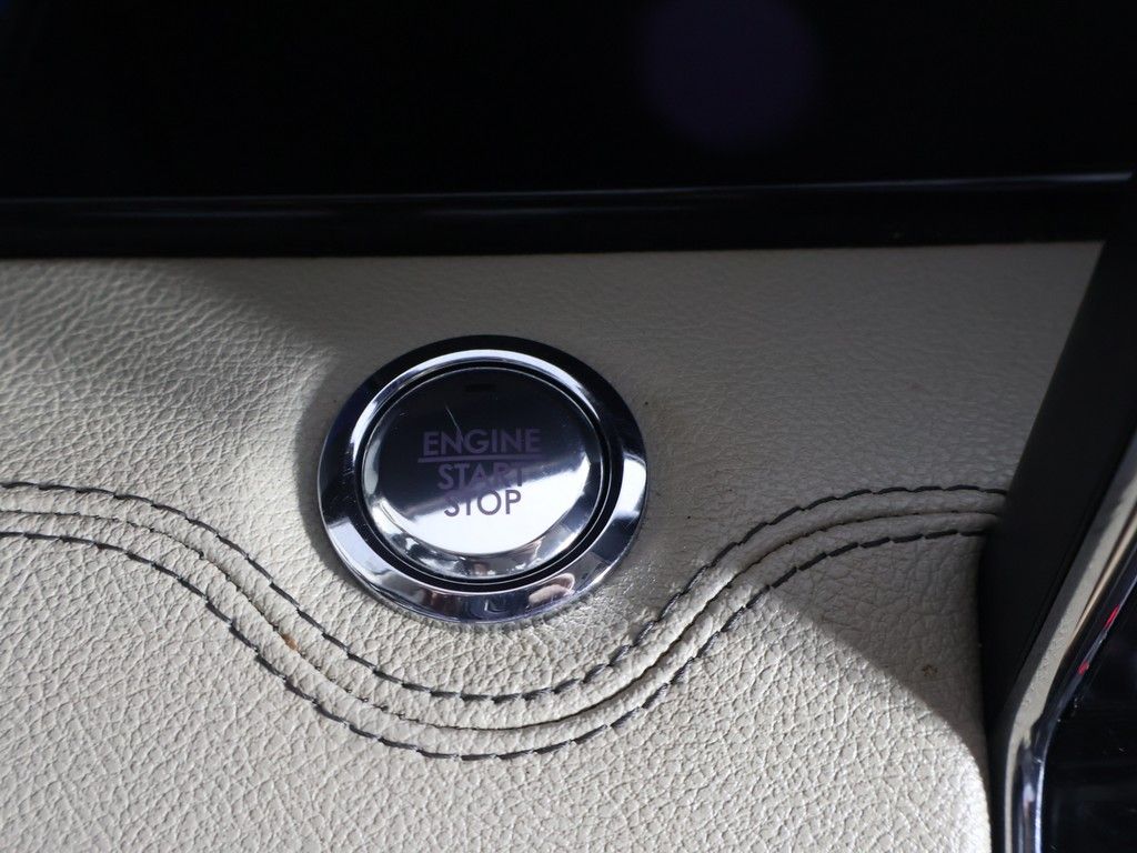Used 2022 White Lincoln Reserve image 49