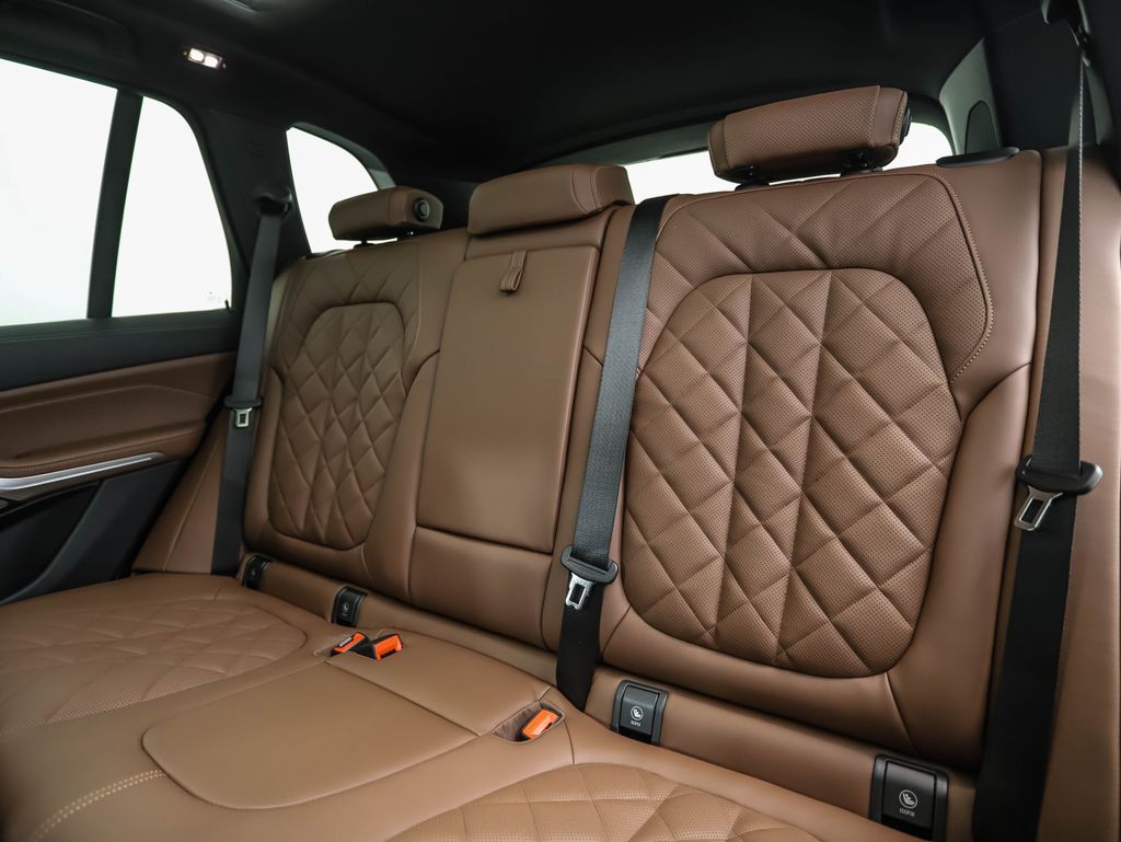 Thumbnail: 2026 BMW X5 - 23