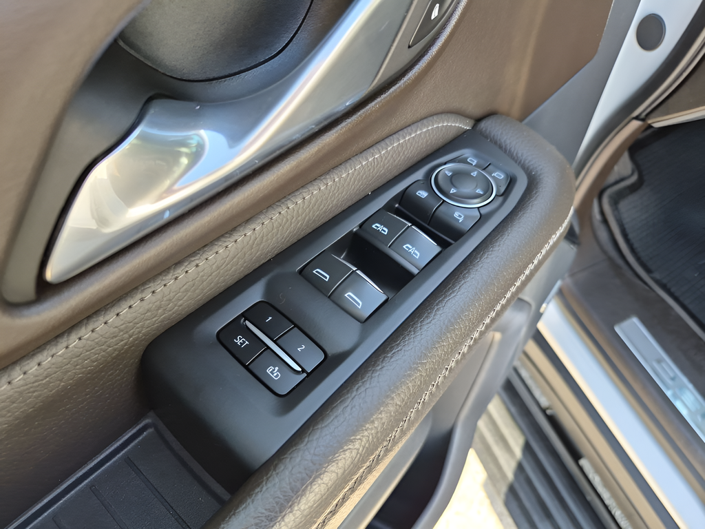 Used 2024 White GMC Denali image 27