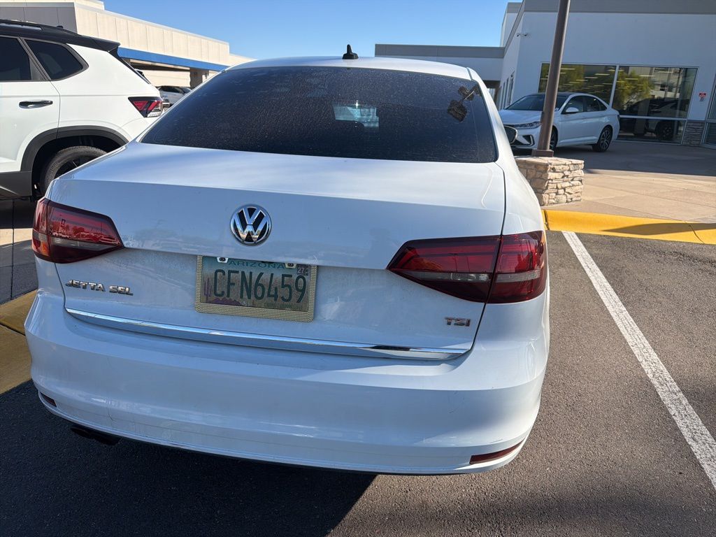 Thumbnail: 2017 Volkswagen Jetta - 9