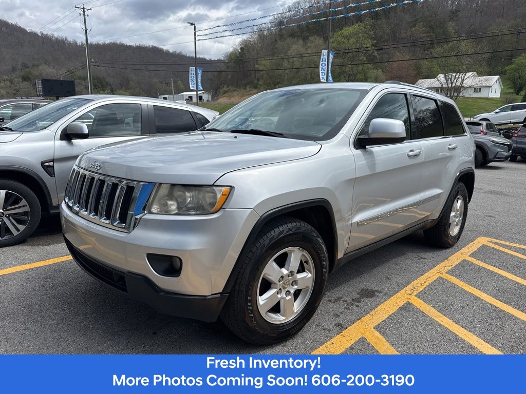 Bright Silver Metallic Clearcoat 2011 Jeep Grand Cherokee Laredo 4WD SUV / Crossover Four-Wheel Drive 5-Speed Automatic