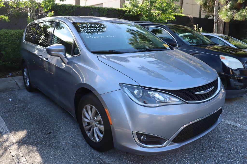 Thumbnail: 2018 Chrysler Pacifica - 6