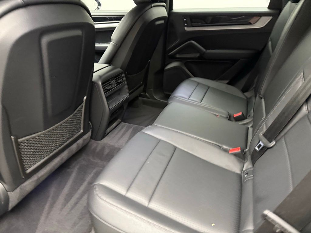 Thumbnail: 2024 Porsche Cayenne - 23