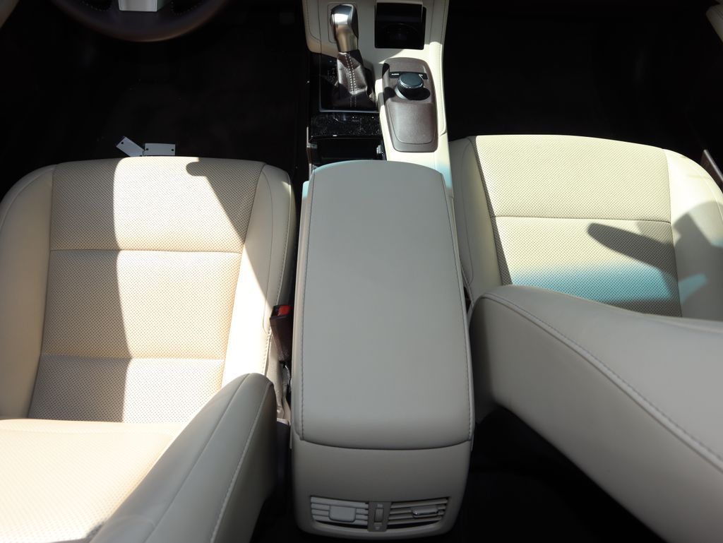 Thumbnail: 2016 Lexus ES - 8