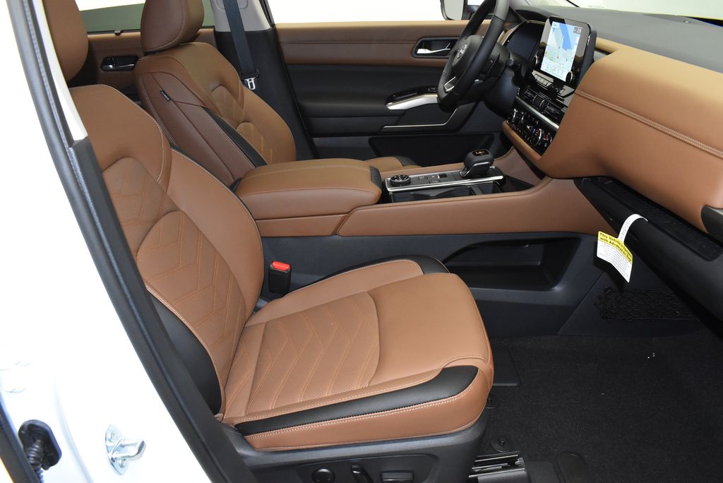 2025 Nissan Pathfinder Platinum 29