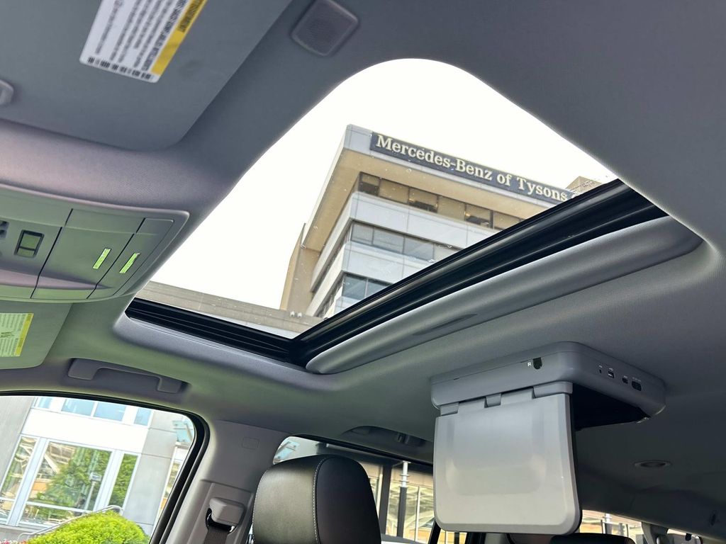 Thumbnail: 2018 Chevrolet Suburban - 19