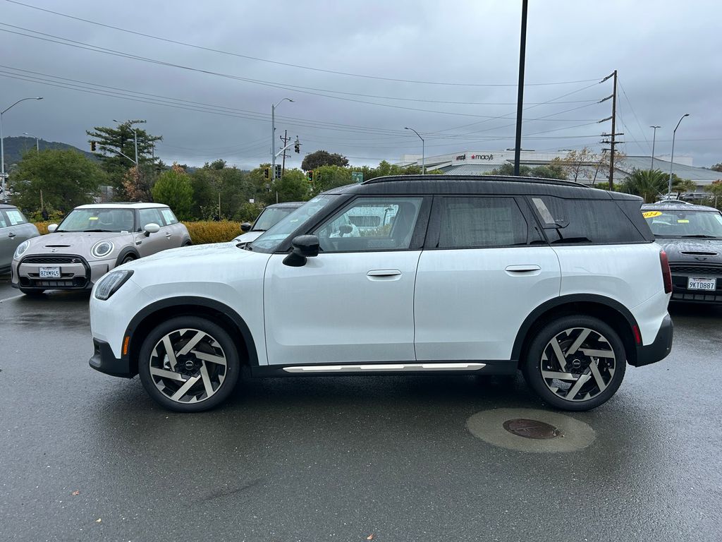 2025 MINI Cooper Countryman Iconic 2