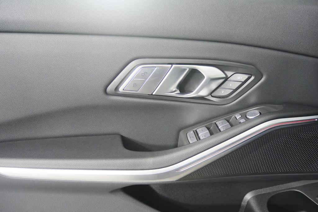 Thumbnail: 2026 BMW 3 Series - 9