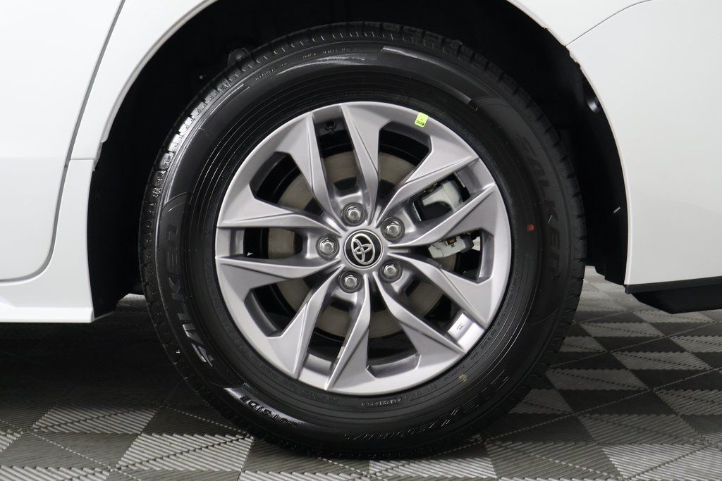 Thumbnail: 2025 Toyota Sienna - 11