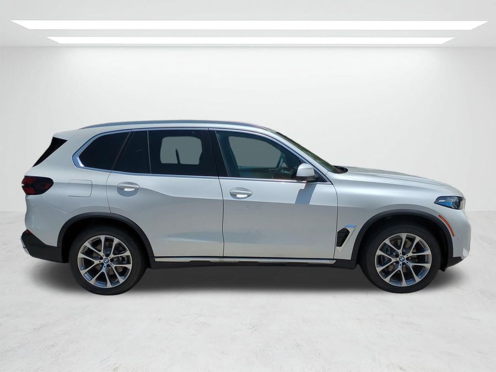 New 2026 White BMW xDrive40i image 3