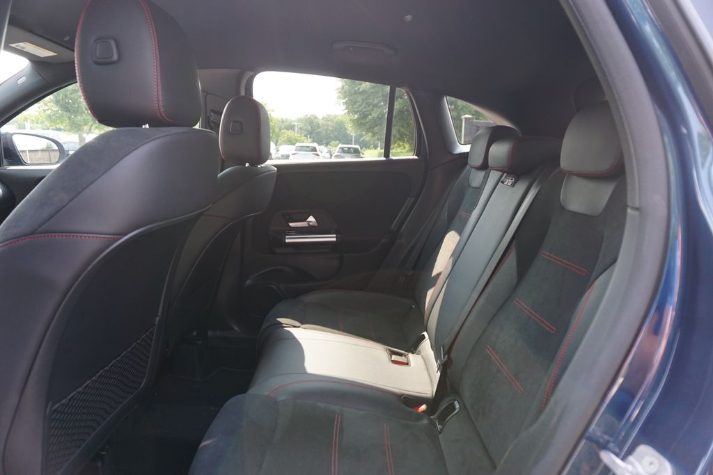 2023 Mercedes-Benz GLA 250 4MATIC 10