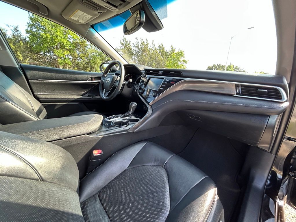 2018 Toyota Camry XSE 24