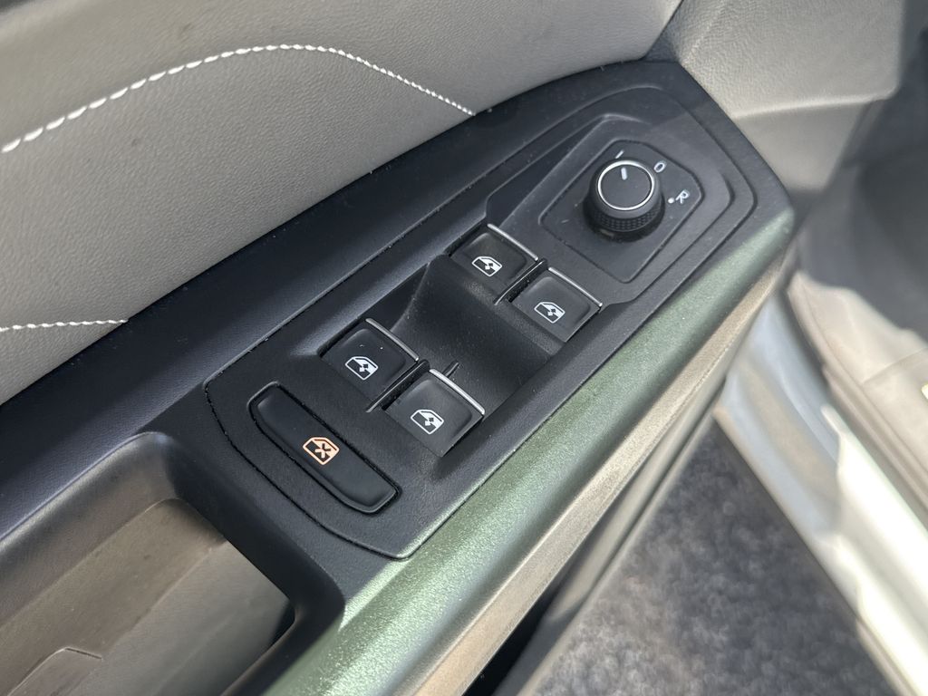 2022 Volkswagen Atlas 3.6L V6 SE w/Technology White at DeMontrond Auto Country