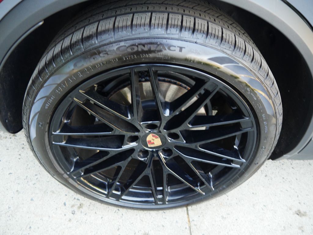 Thumbnail: 2026 Porsche Macan - 15