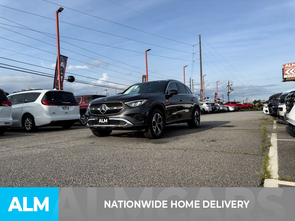 Used 2025 Gray Mercedes-Benz GLC 350e image 4