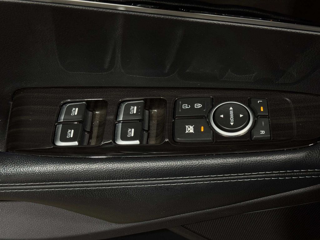 Used 2019 Titanium Silver Kia LX image 20