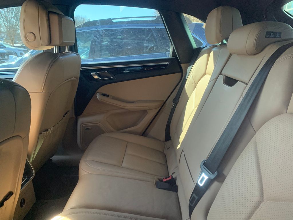 Thumbnail: 2023 Porsche Macan - 4