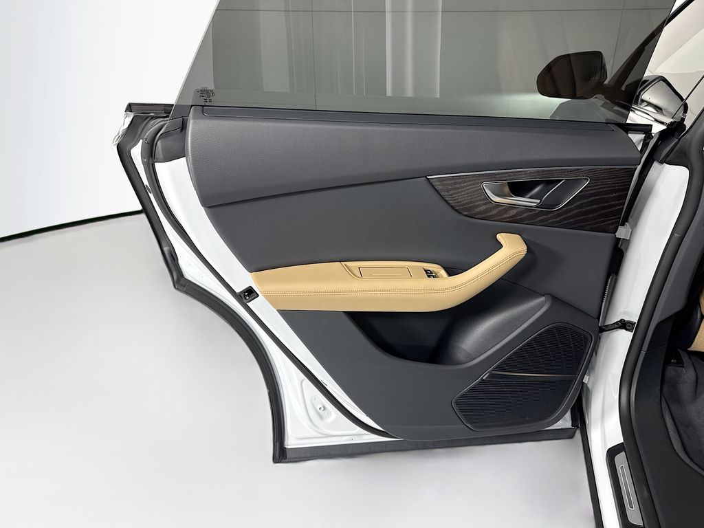 Thumbnail: 2026 Audi Q8 - 28