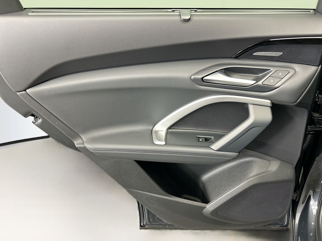 Thumbnail: 2025 Audi Q5 - 25