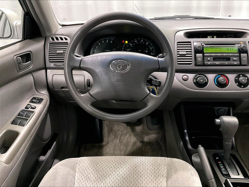 2004 Toyota Camry — photo 17