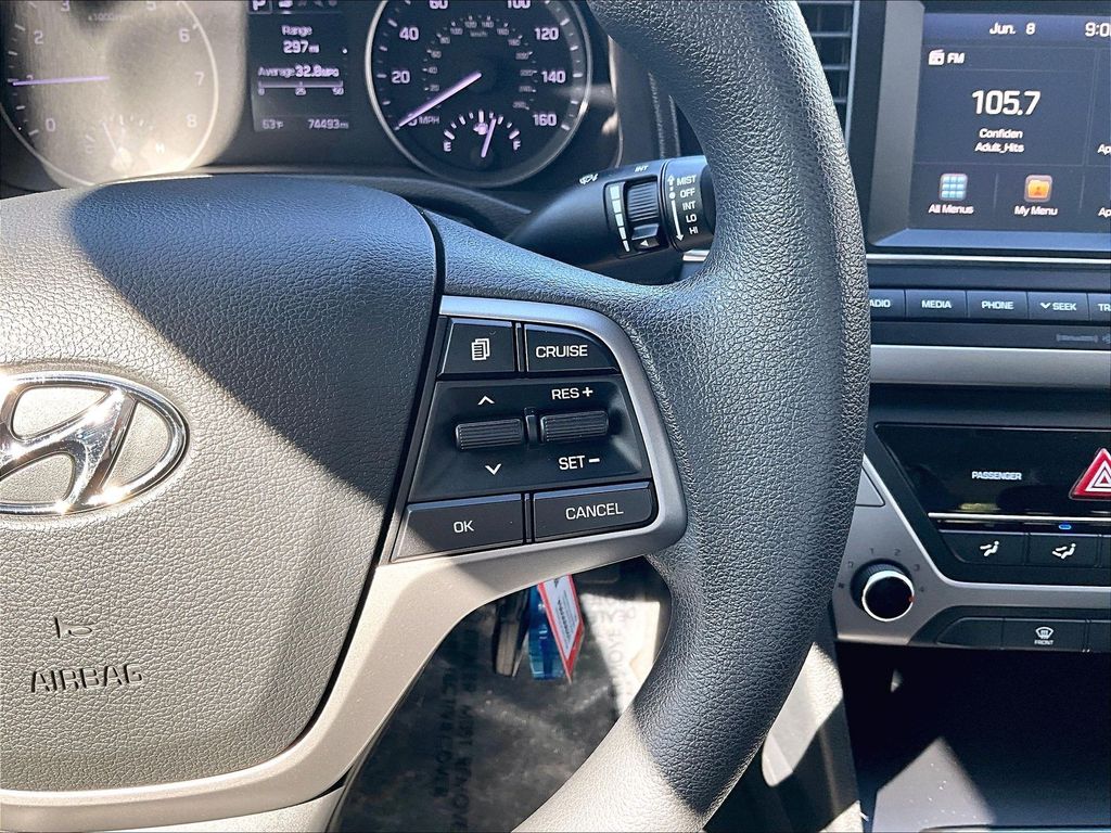2018 Hyundai Elantra — photo 24