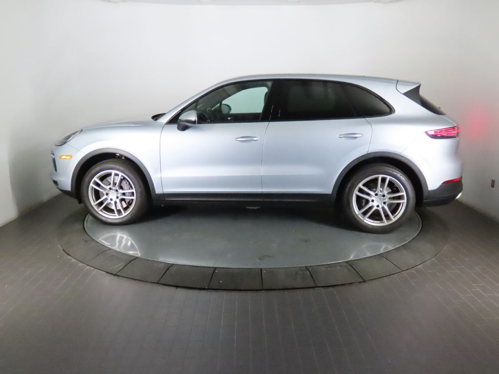 Thumbnail: 2023 Porsche Cayenne - 2