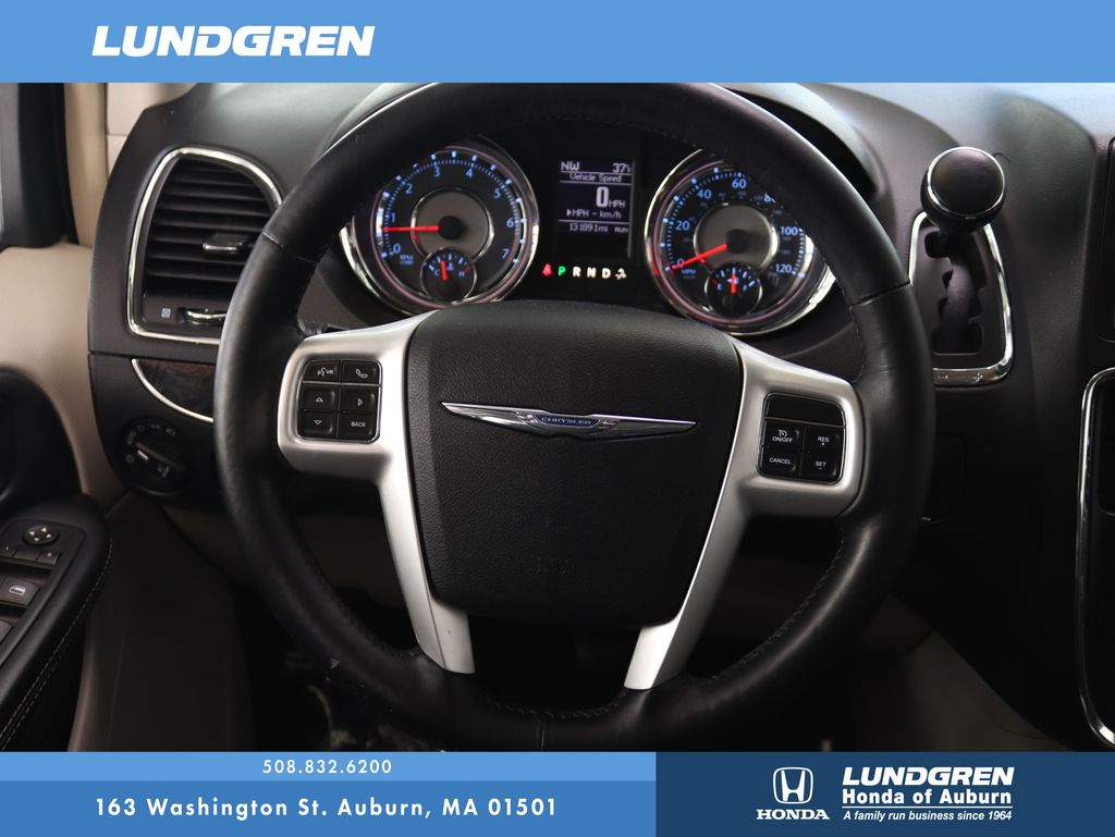 2016 Chrysler Town & Country Touring 18