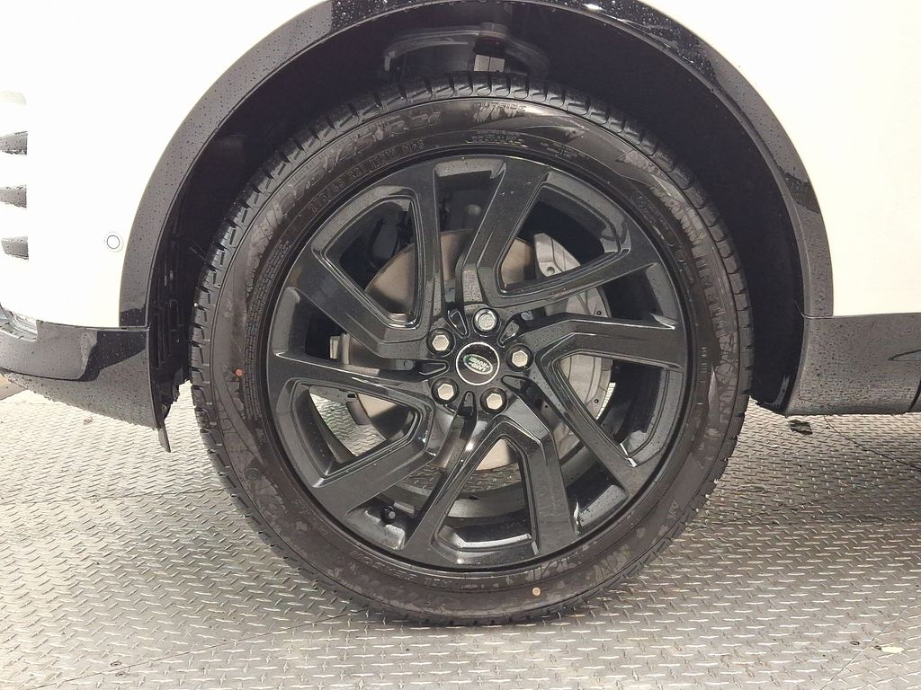 Thumbnail: 2025 Land Rover Discovery - 5