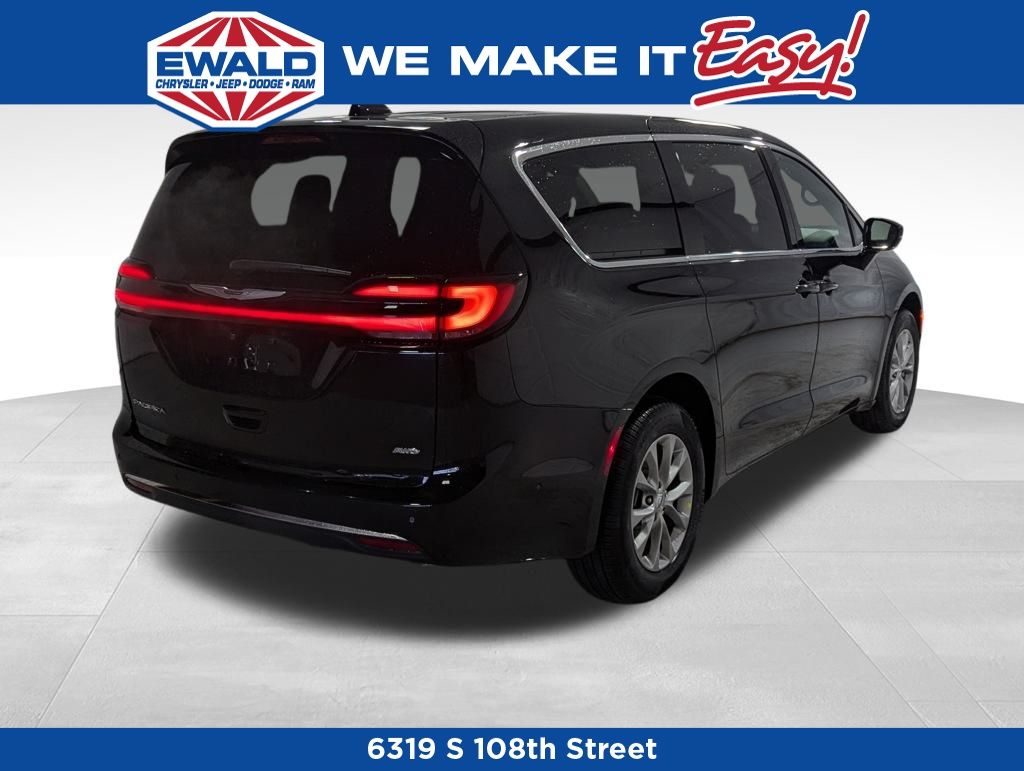2025 Chrysler Pacifica  photo