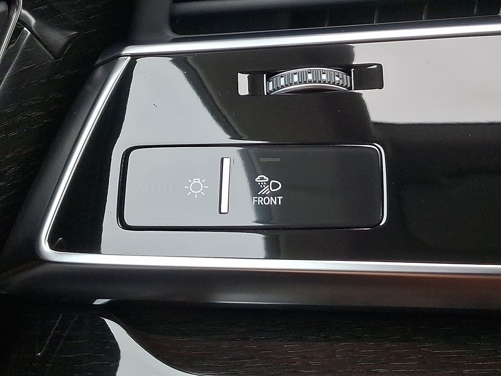 Thumbnail: 2022 Audi Q8 - 24