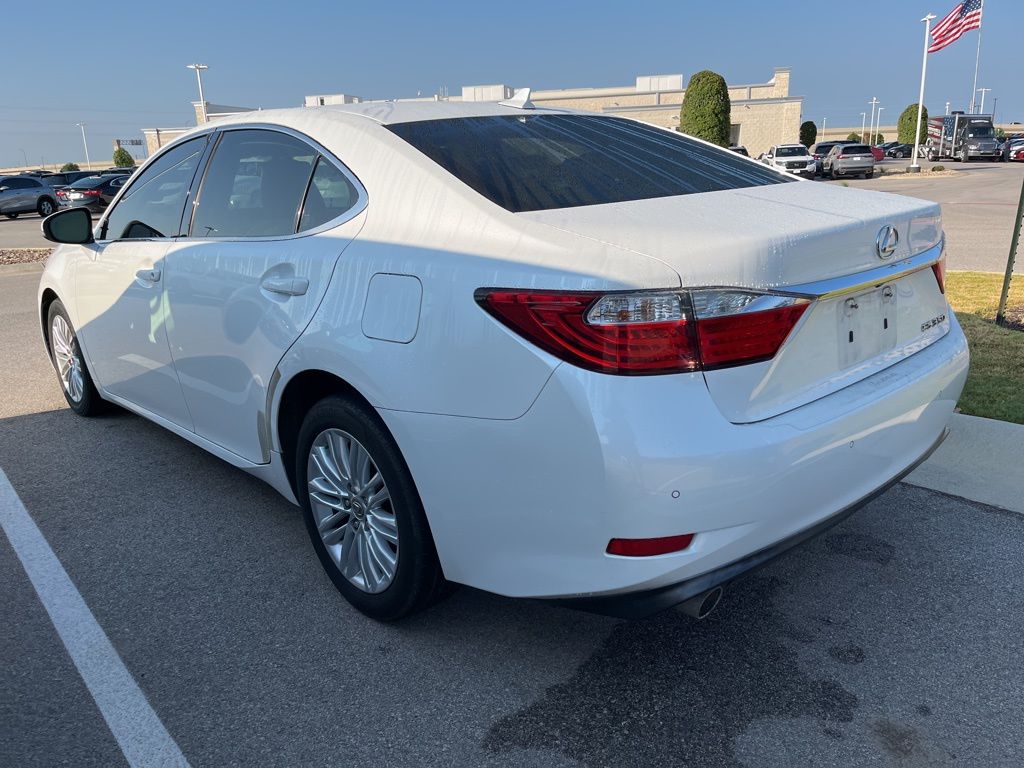Thumbnail: 2013 Lexus ES - 4